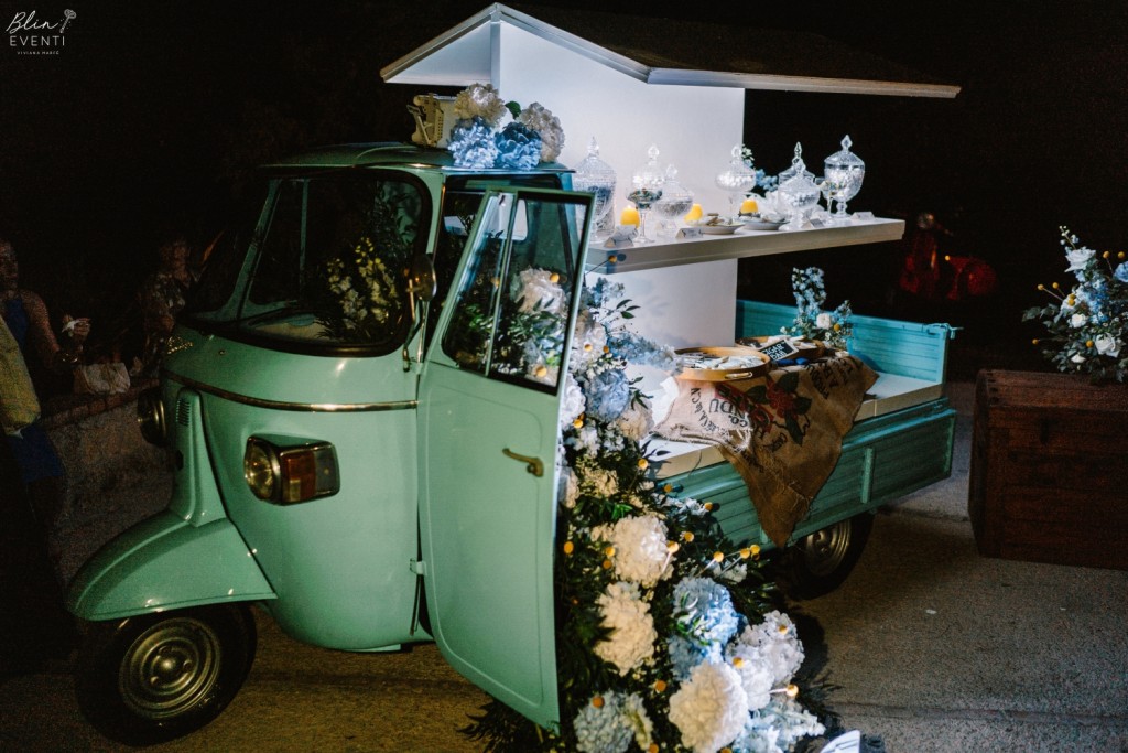 confettata apecar, amalfi coast, la conca sul mare
